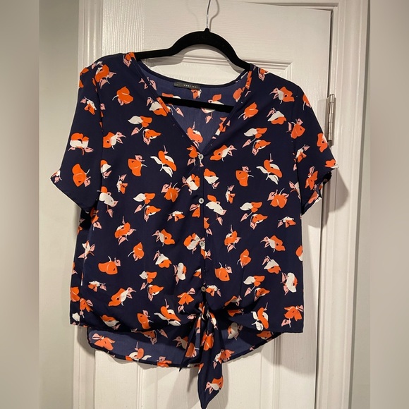 West Kei Size S Navy Blue Coral Floral Short Sleeve V Neck Button Knot Front Top - Picture 1 of 10